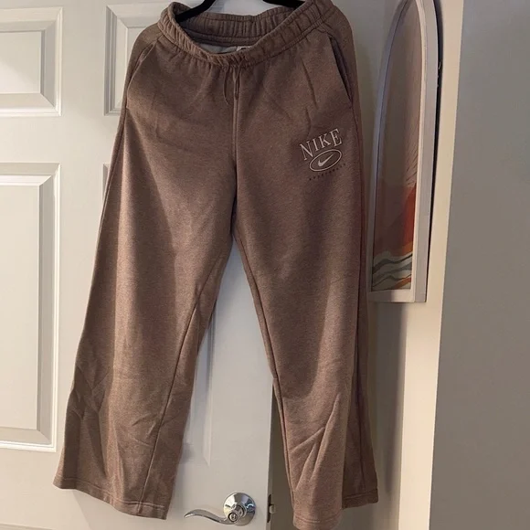Nike Brown/Tan Fleece Joggers with Logo - Picture 3 of 4